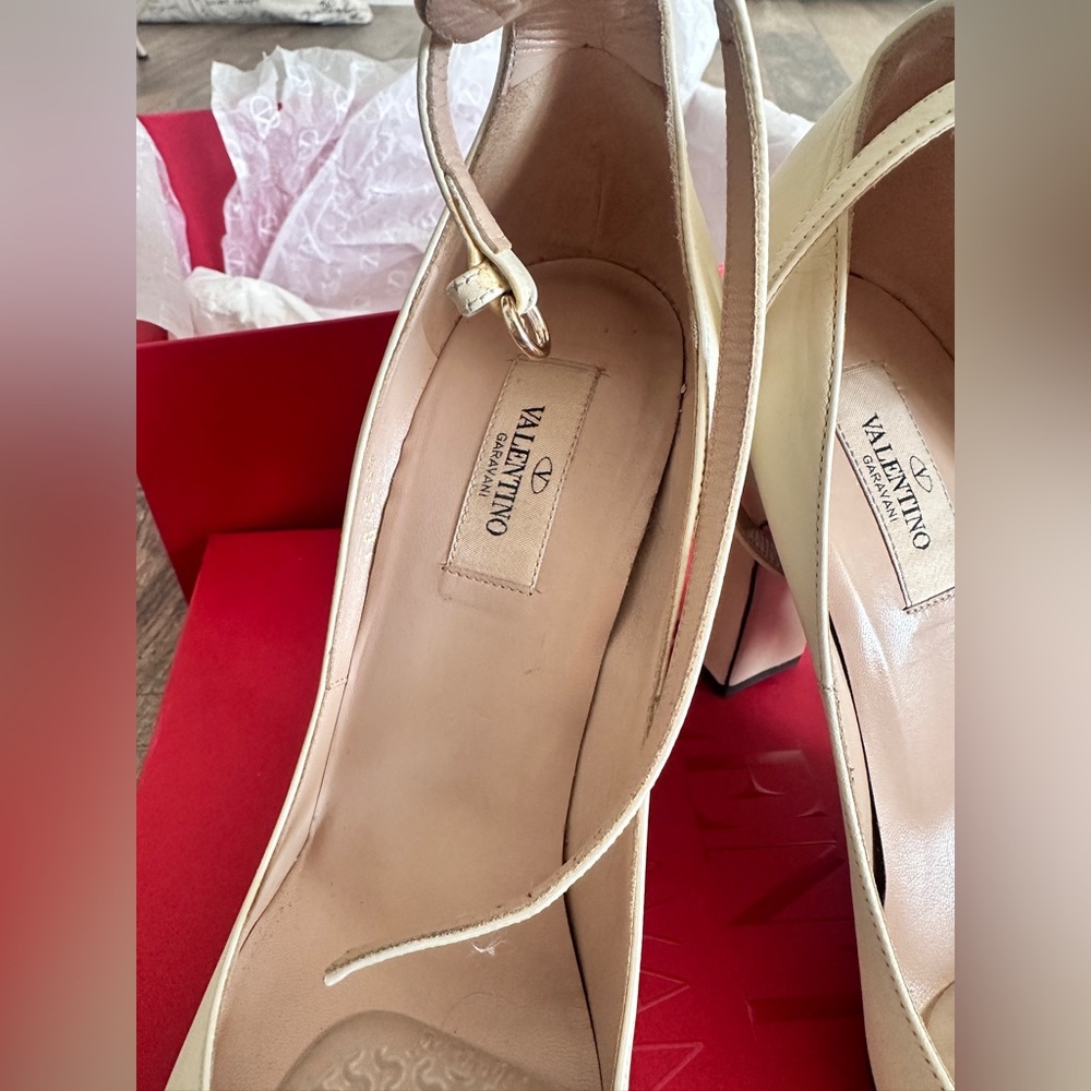 Valentino Garavani Beige Ankle Strap Heels - Picture 3 of 15